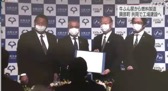 スーツを着た男性のコラージュ

自動的に生成された説明